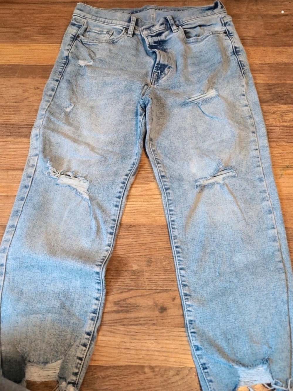 Women's Cropped Distressed Jeans